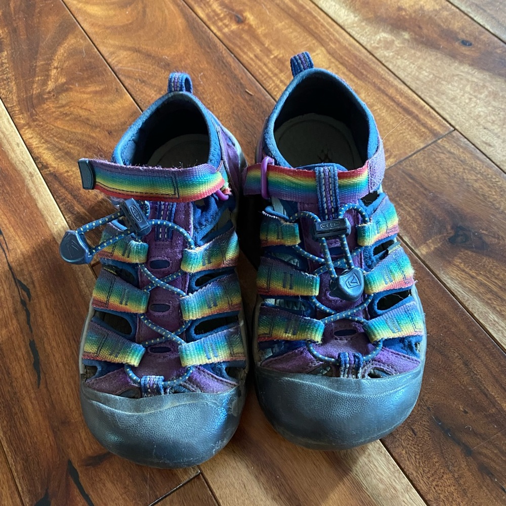 Keen Newport H2 rainbow youth unisex shoes size 2.